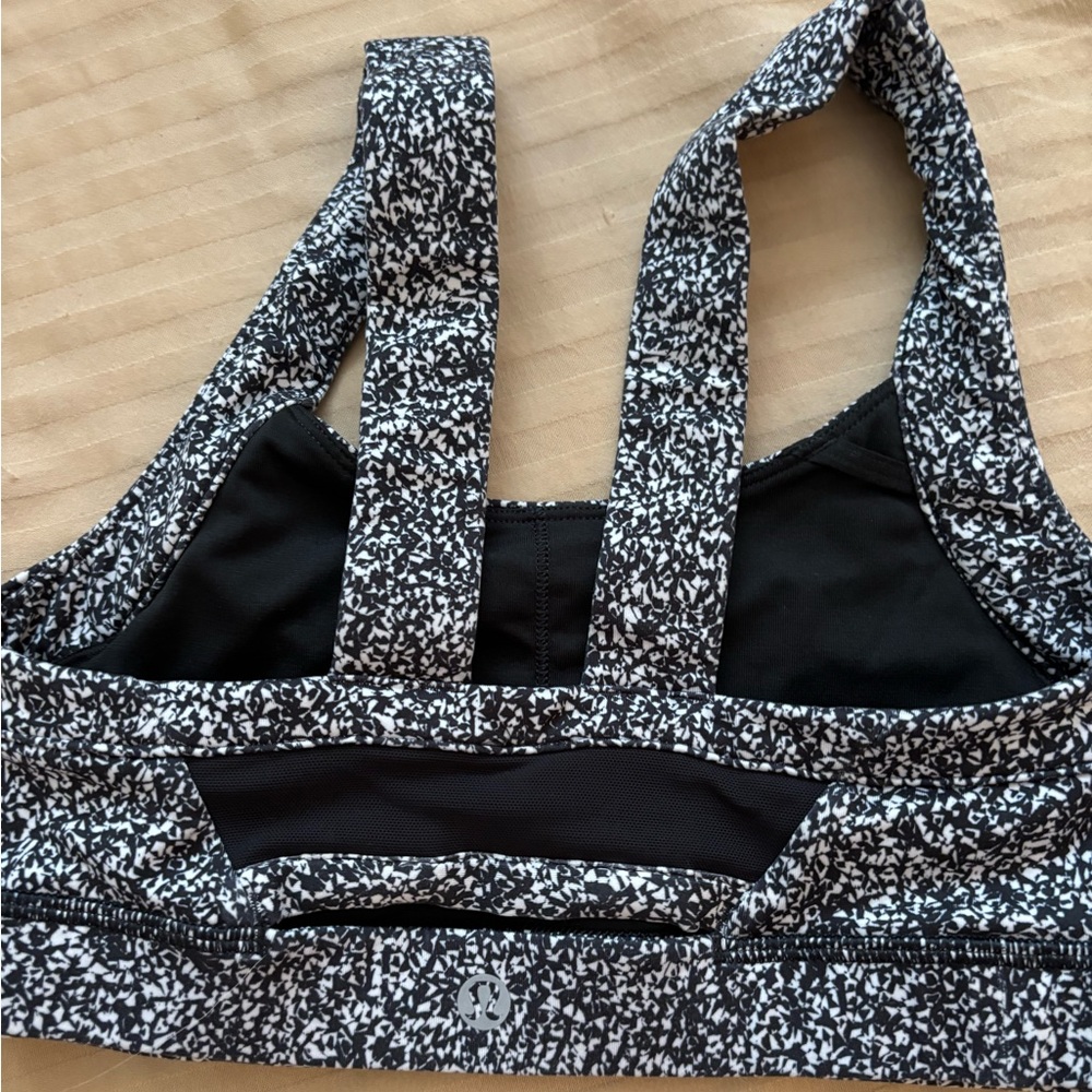 Lululemon sports bra.  Excellent condition!  Super cute! - Picture 2 of 2